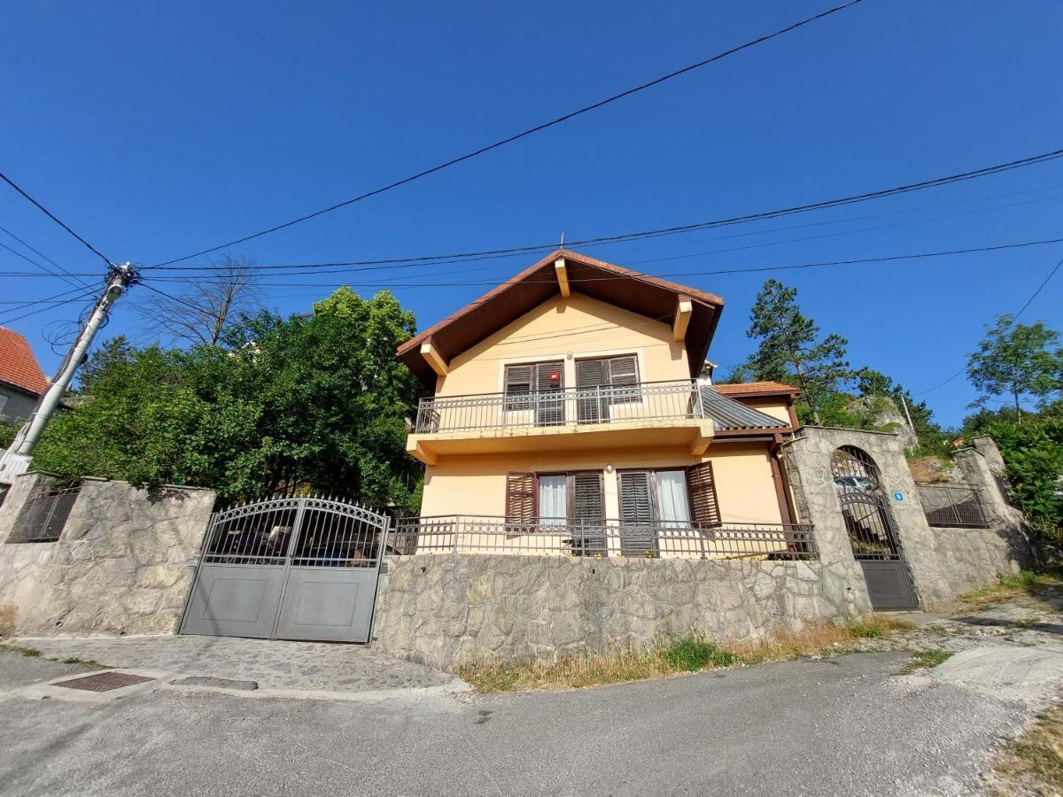 Holiday Home Milanovic Cetinje Exteriér fotografie